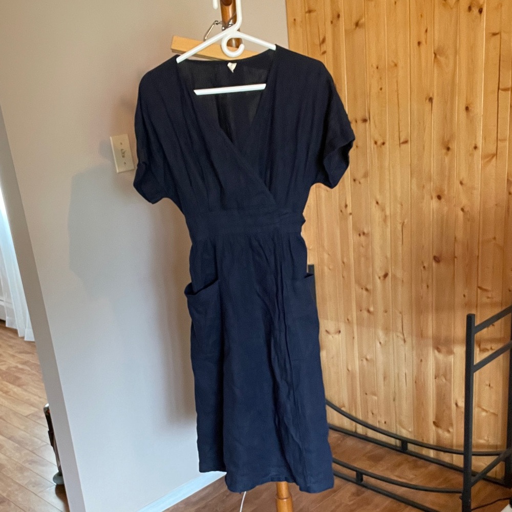 Navy Short-Sleeve Midi Wrap Dress with Pockets